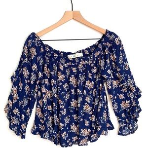 Lizard Thicket navy flutter sleeve crop top, Sz L
